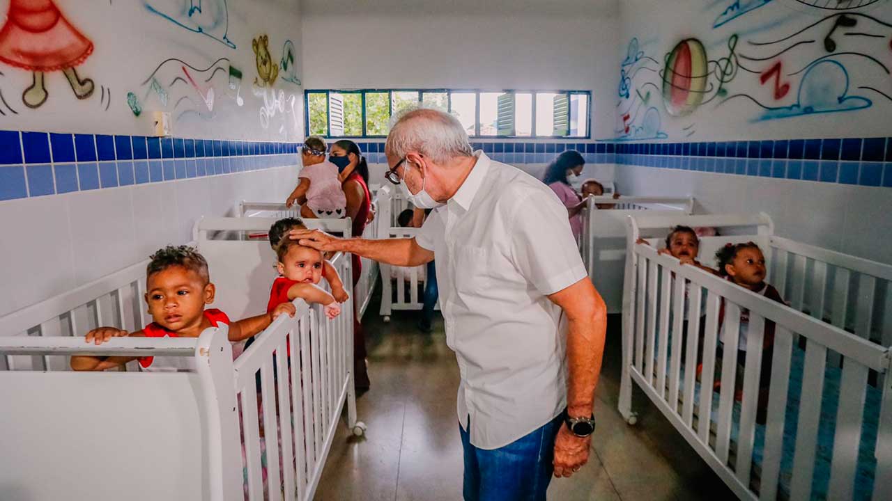 Prefeito de João Pessoa Cícero Lucena acompanha início do ano letivo e vacinação de crianças da Rede Municipal