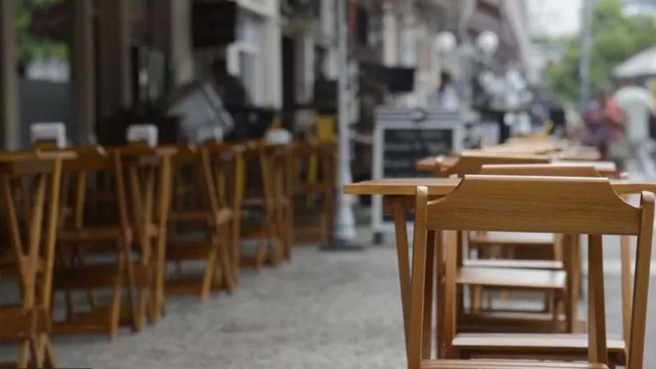 Novo decreto em João Pessoa limita capacidade de público em shows para 50% e ocupação de bares e restaurantes em 60%