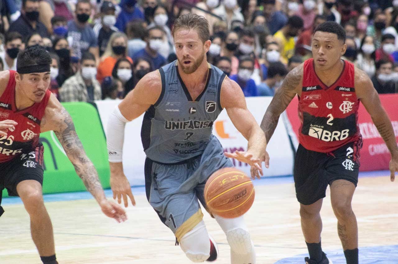 Unifacisa domina e vence o Flamengo pelo NBB