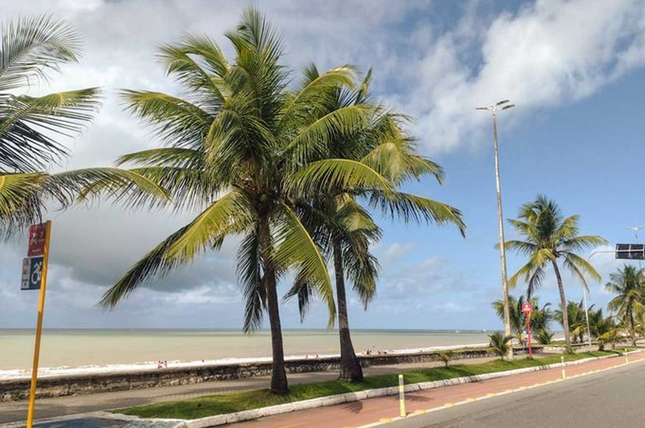 Prefeitura de JP lança editais para comerciantes e instalação de tendas familiares na praia durante Réveillon