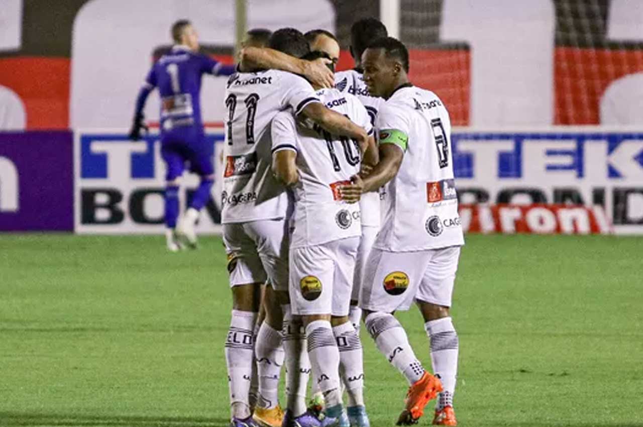 Botafogo-PB bate o Vitória (Foto: Renan Oliveira/AGIF)