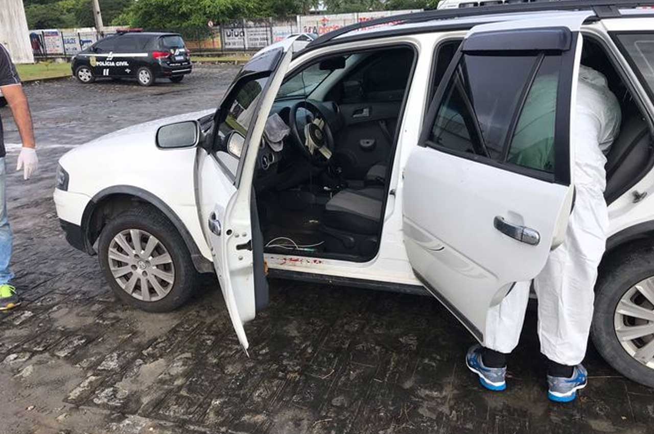 Carro de Thomaz passou por uma perícia na manhã de hoje (Imagem: Reprodução / Redes Sociais)