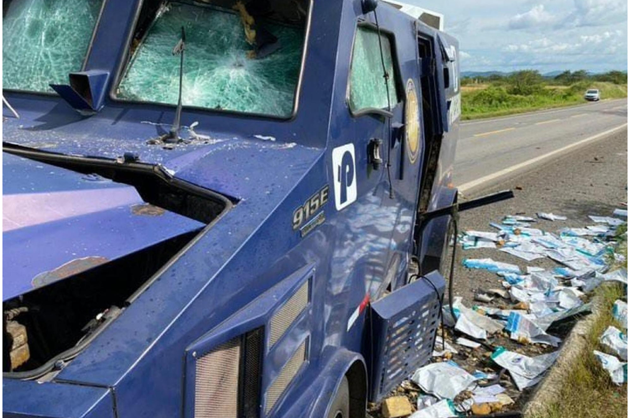 Dupla suspeita de assaltar e explodir carro-forte morre em confronto com a polícia, no Sertão da PB — Foto: Beto Silva/TV Paraíba