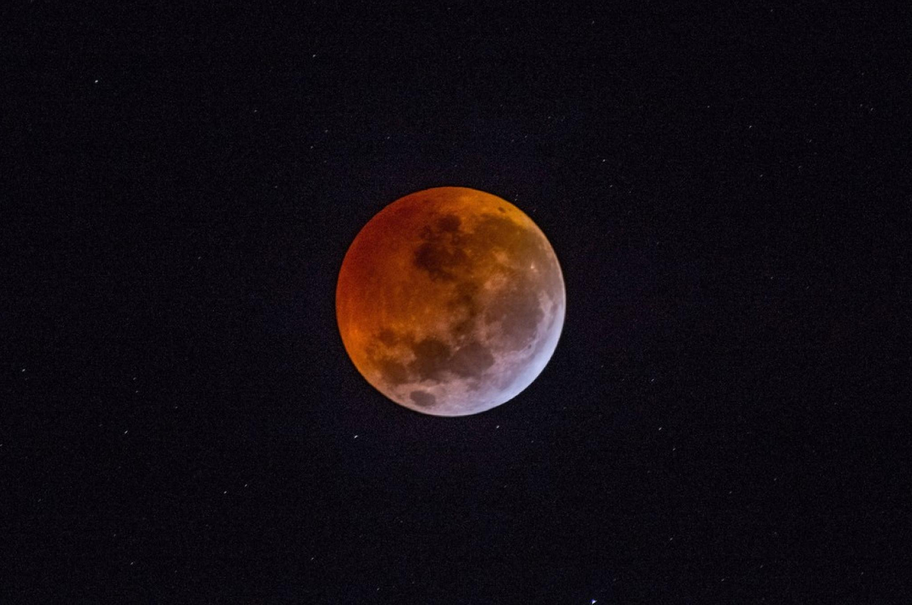 Eclipse lunar visto de Maturéia, na Paraíba Foto Associação Paraibana de Astronomia (APA)Divulgação