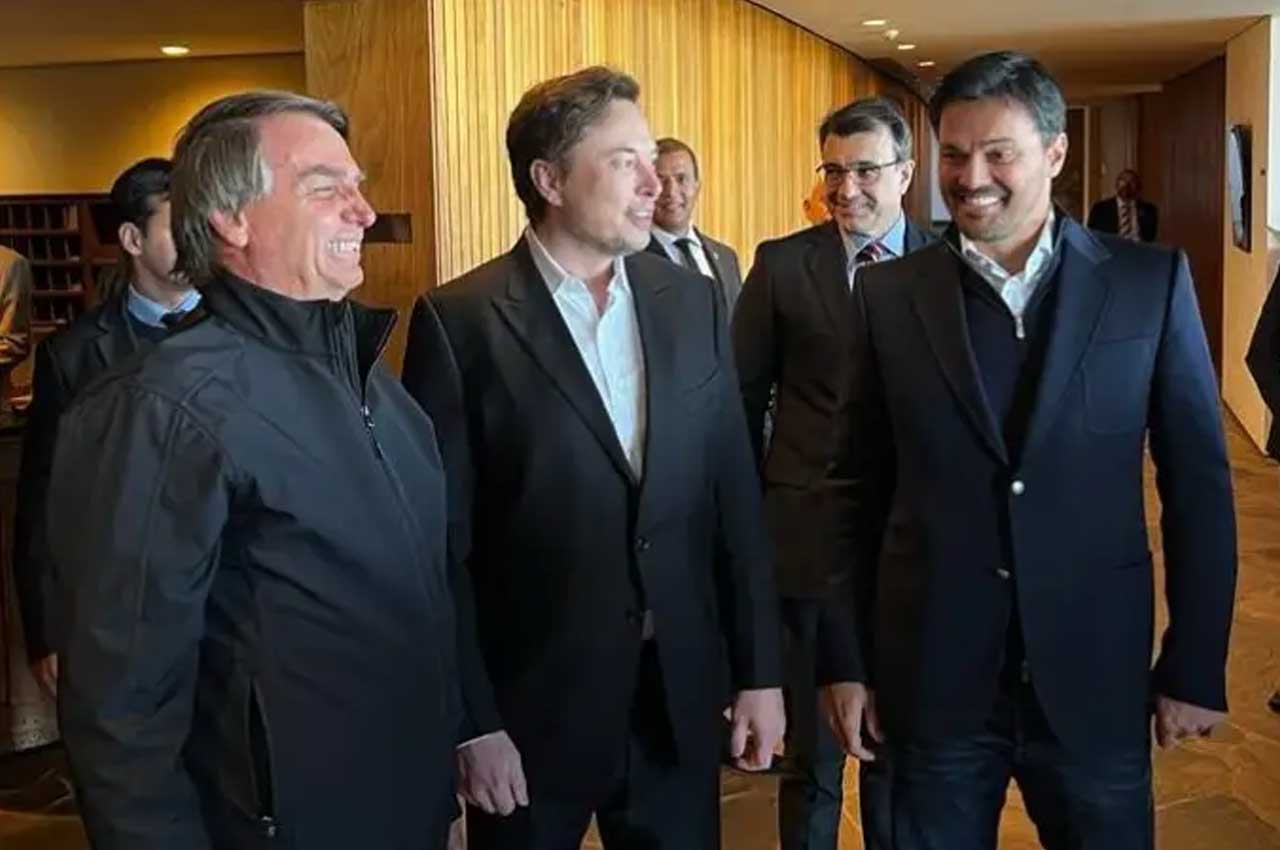 Presidente Jair Bolsonaro e o ministro das Comunicações, Fábio Faria em encontro com Elon Musk, nesta sexta (20) - Foto: VEJA