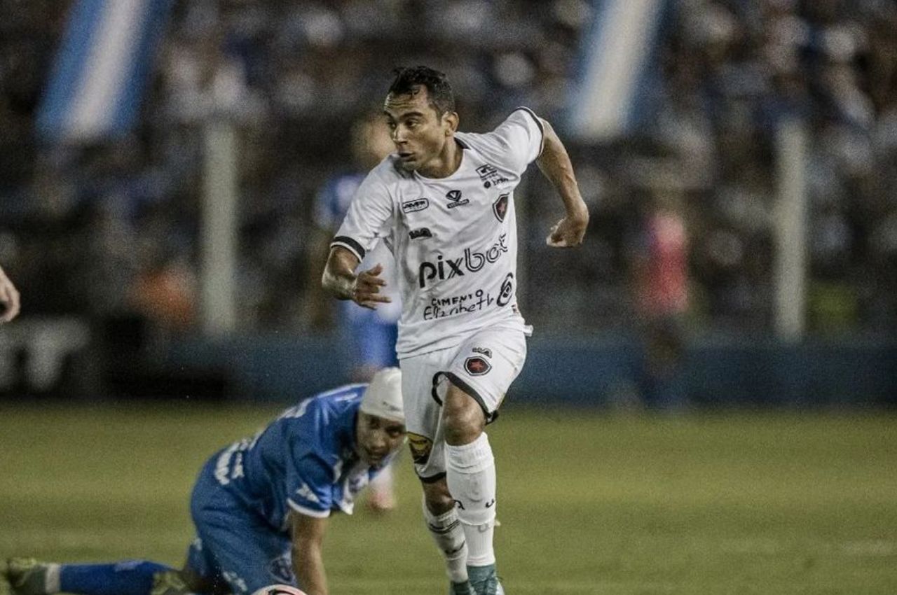 Paysandu vence o Botafogo-PB e vira líder da Série C
