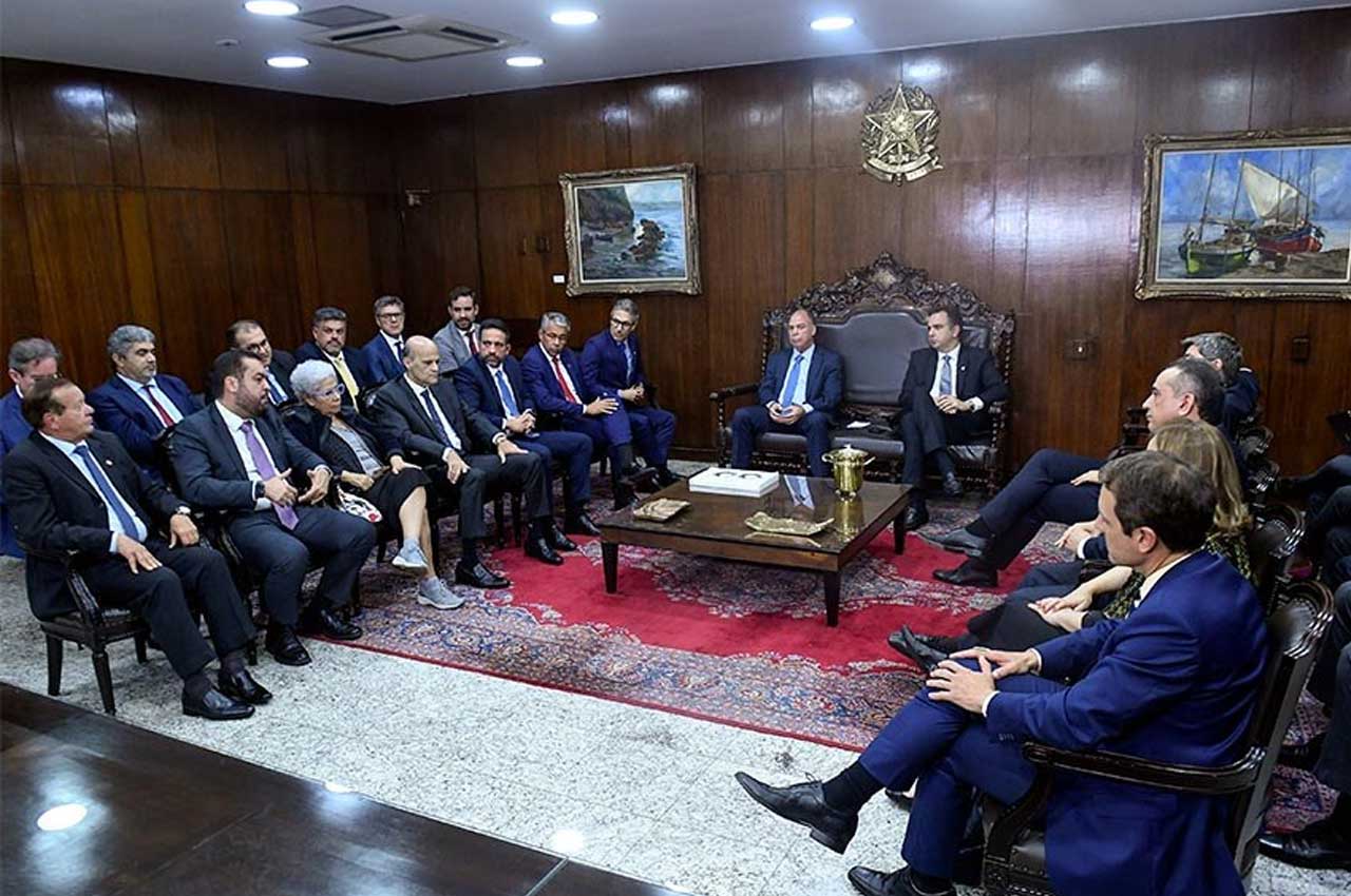 Rodrigo Pacheco e Fernando Bezerra Coelho reuniram-se com governadores para tratar do projeto de redução do ICMS sobre combustíveis Foto - 
Jefferson Rudy-Agência Senado