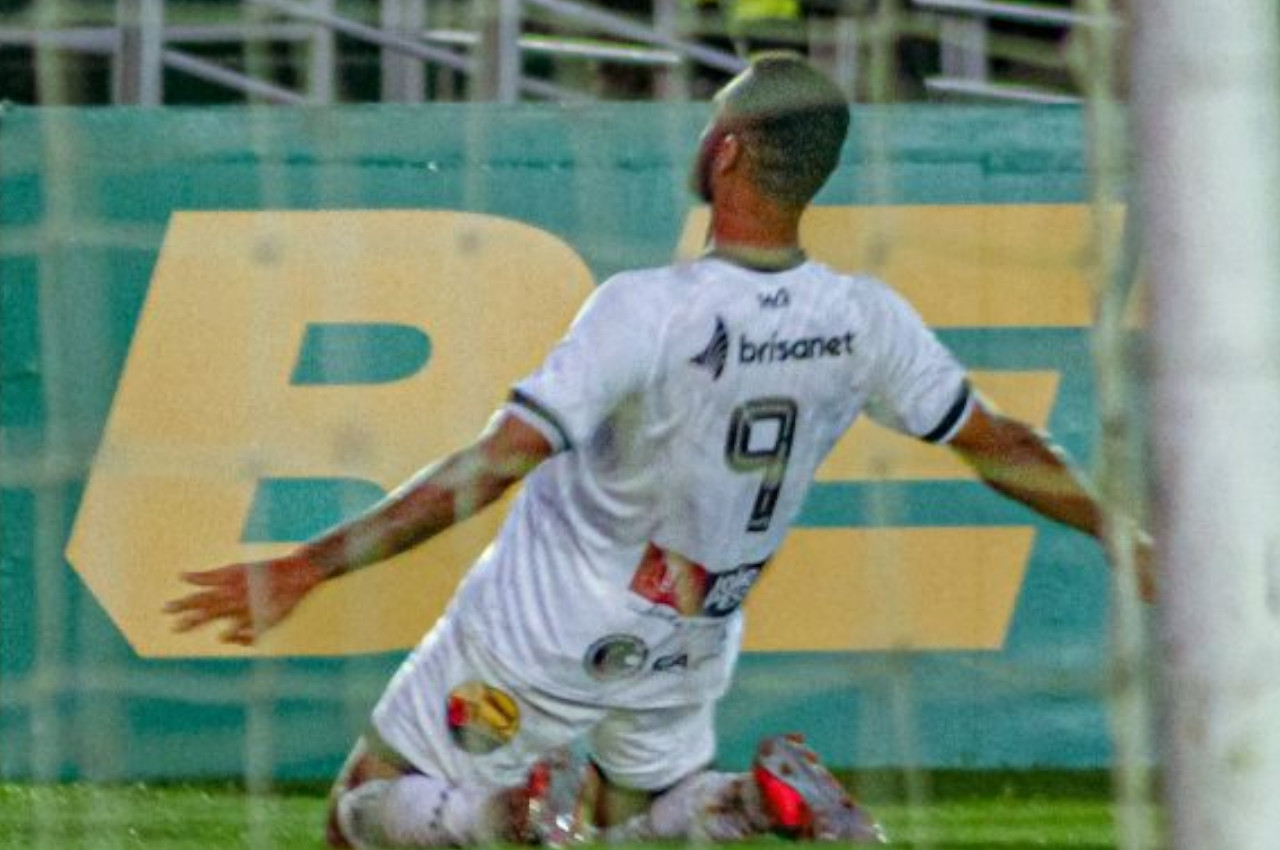 Botafogo-PB e Floresta ficam no empate em jogo com muita chuva