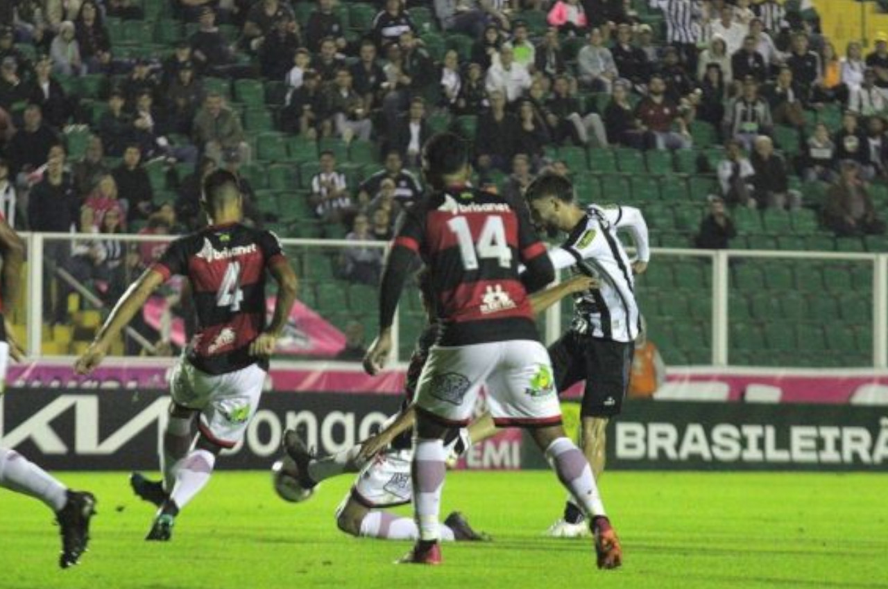 Campinense é goleado pelo Figueirense na estreia de Flávio Araújo