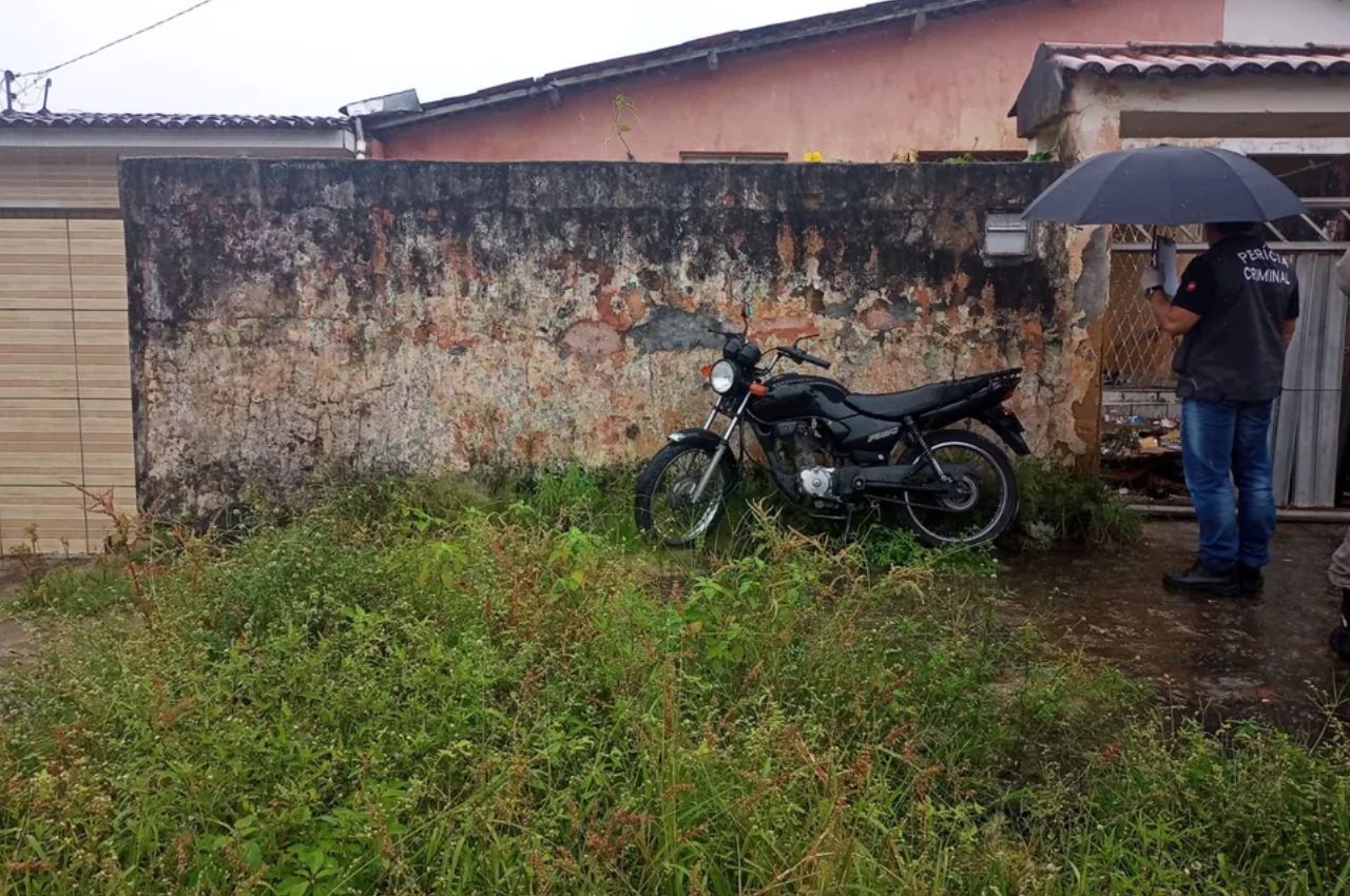 Moto da vítima de latrocínio, em João Pessoa Foto-- Larissa Mendes/TV Cabo Branco