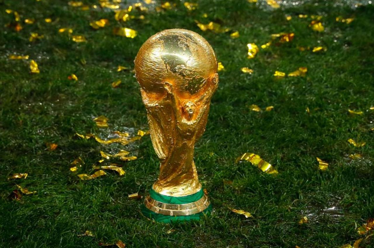 Taça da Copa do Mundo. Foto--- reprodução/Twitter/@FIFAWorldCup