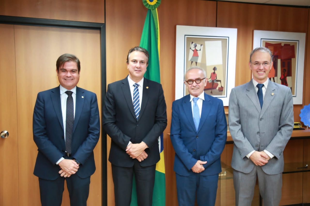 Cícero Lucena encontra o ministro da Educação e faz requerimento para construção de mais escolas em João Pessoa