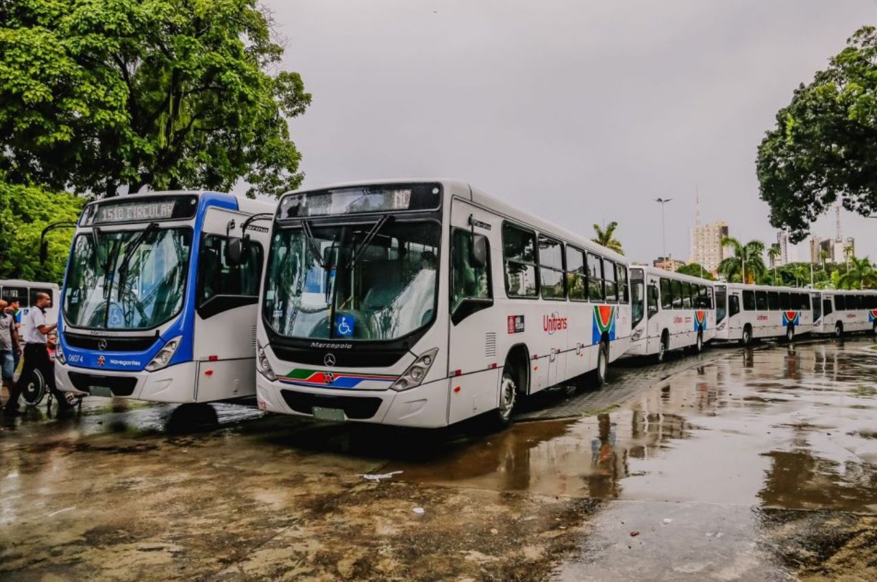 20 ônibus com tecnologia pioneira foto---sérgio Lucena 
