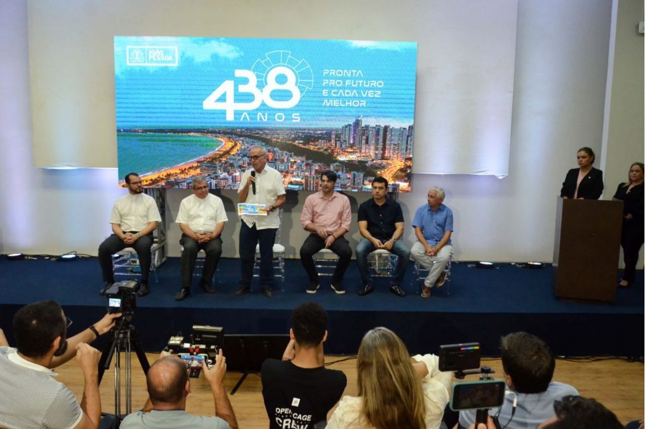 Cícero Lucena divulga programação da Festa das Neves foto---- Dayse Euzébio 