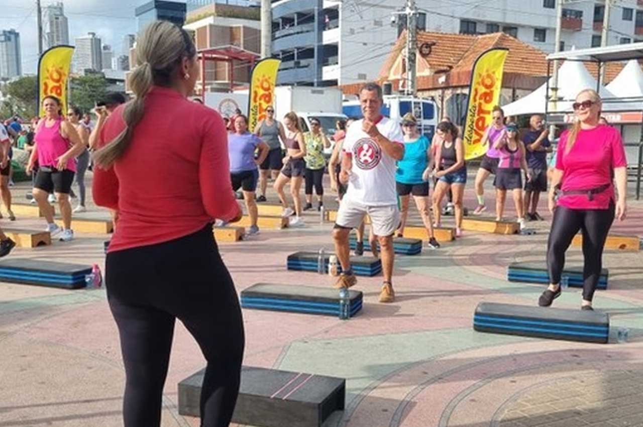 Aulas gratuitas de ginástica e alongamento serão oferecidas na orla de Tambaú neste sábado (11)